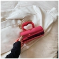 Borsa a mano cilindrica in acrilico rosa metallizzato con manico e catena sottile oro - Rosa Rosso