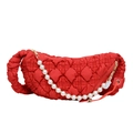 Bolso de nube acolchado rojo con una elegante cadena decorativa de perlas blancas - Rojo