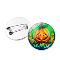 Halloween Kürbis Button mit Glas-Cabochon, Jack-O-Lantern Motiv und Metallnadel-Rückseite - Jack-o-Lantern Logo Stil (Silber-1) / Silber