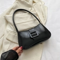 Bolso de hombro retro negro minimalista con hebilla cuadrada y acabado brillante - Negro