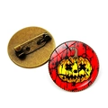 Retro Halloween Kürbis Brosche mit roter Basis und bronzefarbener Metallnadel - Rissiger Gelber Kürbis Stil (Bronze-5) / Bronze