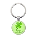 Portachiavi quadrifoglio verde con ciondolo Lucky Day in acciaio inox su fondo bianco - Stile Quadrifoglio Lucky Day