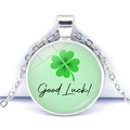 Collana con ciondolo quadrifoglio argento, sfondo verde e scritta Good Luck - Quadrifoglio su Sfondo Verde Chiaro (JY009287-3)