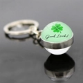 Portachiavi quadrifoglio con ciondolo in vetro verde e scritta portafortuna Good Luck - Stile Trifoglio con Good Luck Scritto a Mano (JY009295-3)