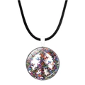 Gros plan détaillé du pendentif signe de paix en verre avec collage de papillons colorés - Signe de la Paix Collage Papillon (Argent-2)