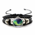 Gevlochten leren armband met glazen koepel en een kleurrijk noorderlichtmotief - Aurora Bos Stijl (JY009368-1)