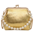 Sac de soirée doré avec texture ondulée, poignée en perles et fermoir métal - Doré