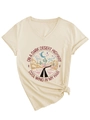 Dettaglio di una t-shirt beige con scollo a V, orlo annodato e stampa del deserto - S / Sabbia