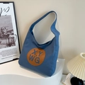 Blue canvas tote bag featuring a round brown leather patch with XY WG lettering - Blue
