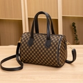 Sac Boston cylindrique avec motif géométrique noir et doré et bandoulière amovible - Noir