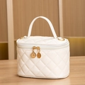 Trousse de maquillage matelassée blanche avec zips dorés et poignée sur bois - Petit / Blanc