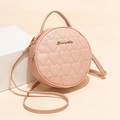 Borsa a tracolla circolare rosa con trapuntatura a cuore, logo oro e tracolla regolabile - Rosa