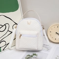 Gesteppter cremeweißer Mini-Rucksack mit Schmetterlingsschnalle und Trageriemen - Weiß