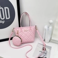 Borsa tote rosa trapuntata con portamonete coordinato e dettagli in metallo oro - Pelle PU Trapuntata / Rosa