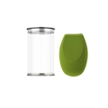 Macro-opname van grasgroene make-upspons met platte kant en heldere cilindrische opbergkoker - Cilinderset Geometrische Snijstijl / Matcha Groen