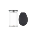 Detail van de zwarte make-up spons en de transparante cilindrische opbergbak voor cosmetica - Cilinderset Geometrische Snijstijl / Zwart