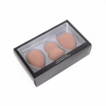 Detailweergave van drie huidkleurige make-up sponsjes in een venster cadeaubox - 3 Stuks/Verpakking-Koffie