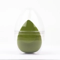 Matcha groene druppel make-up spons in een heldere beschermende plastic behuizing - Eierschaal Verpakking / Matcha Groen