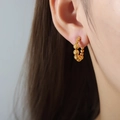 Pendientes de aro en acero de titanio dorado con diseño de cuentas graduadas - Forma C Cuentas Graduadas (F1126) / Dorado