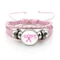 Rosa Brustkrebs-Bewusstsein Lederarmband mit Schleifen-Anhänger auf weißem Hintergrund - HOPE-Band