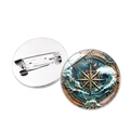 Vue détaillée de la broche boussole nautique vintage, côté motif et épingle arrière - Argent-Style 5
