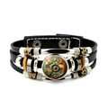 Detailansicht eines nautischen Kompasses und einer Weltkarte auf einem mehrlagigen Lederarmband - Weltkarte Vintage Kompass (JY009454-7)