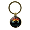 Détail du porte-clés rond en bronze avec chat noir armé et texte Pew Pew - Bronze-Chat Noir Coucher de Soleil (Bronze-2)