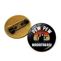Schwarze Katze Emaille Pin mit Pew Pew Madafakas Motiv und Retro Sonnenuntergang - Bronze-1