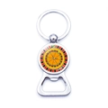 Détail d'un porte-clés décapsuleur en métal argenté avec un motif de roulette de casino - Style Roue de Roulette (JY9495-12)