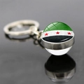 Dettaglio di un portachiavi a sfera di vetro con bandiera della Siria e anello in metallo - Sfera di Vetro Argento (Stile 4)