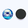 Dettaglio magnete da frigo rotondo con orca sotto la luna e retro magnetico nero - Orca Cielo Notturno Luna Piena (JY9533-10)
