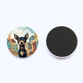 Détail d'un aimant de frigo rond motif chien avec peinture et dos magnétique noir - Style Chihuahua Fond Maison Coloré (JY9603-6)