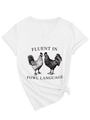 Detalle de camiseta blanca de algodón con cuello en V y estampado de gallo con texto - S / Blanco (Estampado Negro)