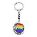 Regenbogen Pride Schlüsselanhänger mit silbernem hohlem Halbmond und Glasanhänger auf Weiß - PRIDE Rainbow Flag Text