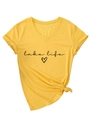 Detail van geel T-shirt met V-hals, Lake Life-opdruk en modieuze knoop aan de onderkant - S / Geel