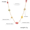 Détail du collier en acier titane avec pierres naturelles colorées et perles sur fond blanc - 45+5cm / Collier Perle d'Imitation Pierre Naturelle