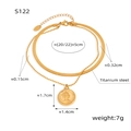 Detail der 18K vergoldeten doppelten Titan-Fußkette mit Münzanhänger und Schlangenkette - Doppelschichtiges Münzdesign (S122) / Gold