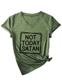 Détail du t-shirt vert armée col V avec slogan 'NOT TODAY SATAN' et ourlet noué stylé - Vert Olive (Police Noire)