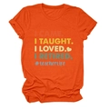 Détail montrant le lettrage vintage coloré et l'imprimé vieilli sur le t-shirt orange - S / Orange