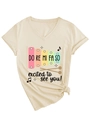 Dettaglio della t-shirt albicocca con scollo a V, stampa xilofono e nodo decorativo laterale - S / Sabbia (Stampa Nera)