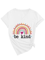 Detail eines weißen V-Ausschnitt T-Shirts mit Regenbogen-Print und Seitenknoten - S / Weiß