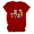 Détail d'un t-shirt en coton bordeaux avec icônes de dessins animés et graphiques wait what - S / Hauts / Rouge