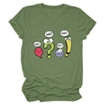 Détail d'un t-shirt vert arborant des signes de ponctuation amusants et slogans en anglais - S / Hauts / Vert olive
