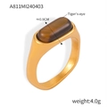 Anillo de acero de titanio dorado con piedra de ojo de tigre rectangular, peso 4.0g - US 6 / Dorado