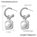 Hammerschlag-Ohrringe aus Titanstahl mit Süßwasserperlen und C-Ring-Verschluss - Stahlfarbene Süßwasserperlen-Ohrringe