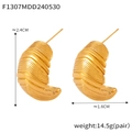 Detalle de pendientes de aro dorados ondulados de 2,4 cm de alto y 1,6 cm de ancho - Dorado