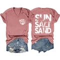 Detailansicht des rosa V-Ausschnitt T-Shirts mit Print und zerrissenen Denim-Shorts - S / Roségold
