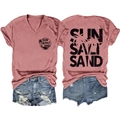 Dettaglio della t-shirt rosa scuro Sun Salt Sand scollo a V con shorts in denim - S / Rosa Antico