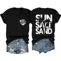 T-shirt nera scollo a V stampa Sun Salt Sand e pantaloncini di jeans strappati - S / Nero