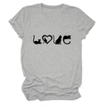 Gros plan d'un t-shirt gris à manches courtes avec silhouette de chat et imprimé love - S / Haut / Gris clair